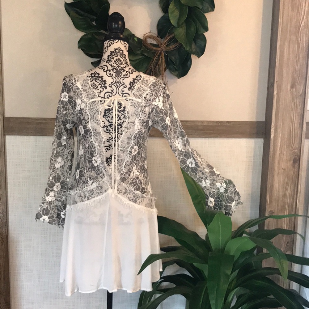 Stunning Lace Bell Sleeve Dress/Tunic - Picture 4 of 5